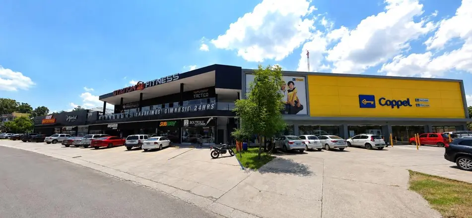 Plaza Juan Pablo II, Guadalajara, en operación.